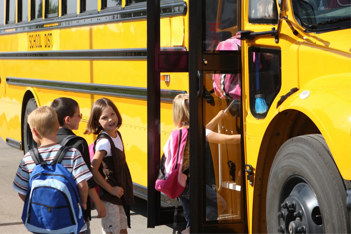 Аренда автобуса для школьников: выбор транспортного средства
с учетом требований безопасности
