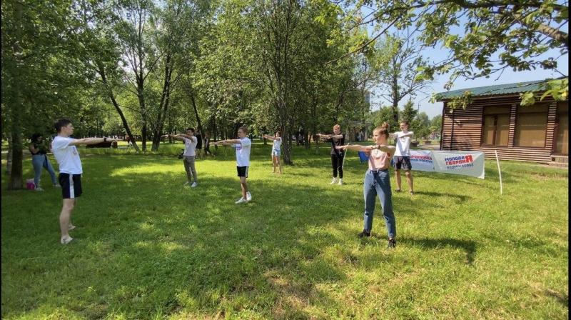 Реутовские единороссы провели тренировку в парке