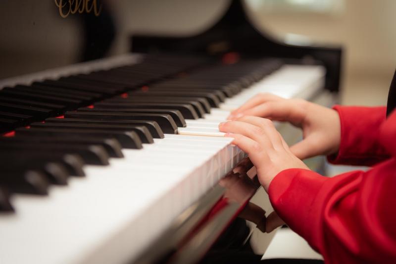 Десять новых фортепиано доставили в Детскую музыкальную школу №2 в Реутове