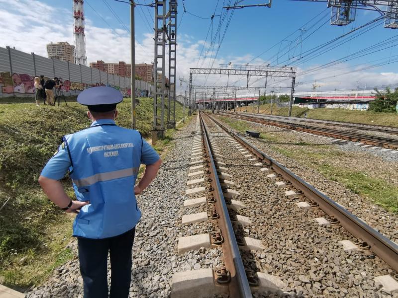 Около десяти нарушителей правил перехода железной дороги выявили инспекторы в Реутове