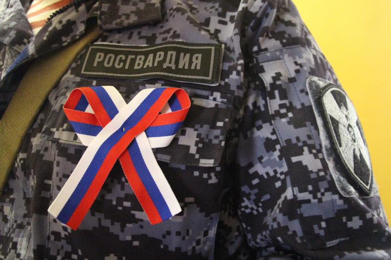 В Подмосковье росгвардейцы провели  патриотическую акцию
«С флагом на сердце»