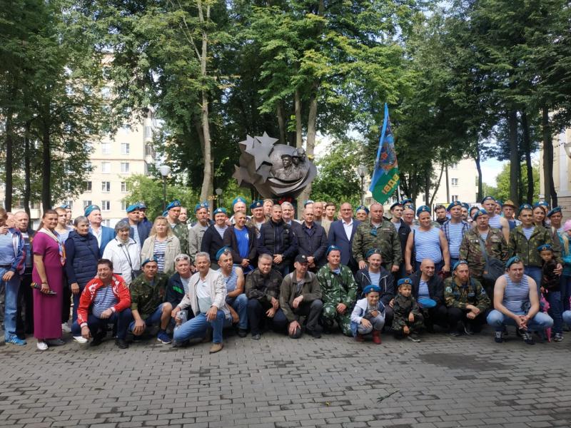 Молодогвардейцы Подольска приняли участие в праздничном мероприятии, посвящённом Дню Воздушно-десантных Войск.
