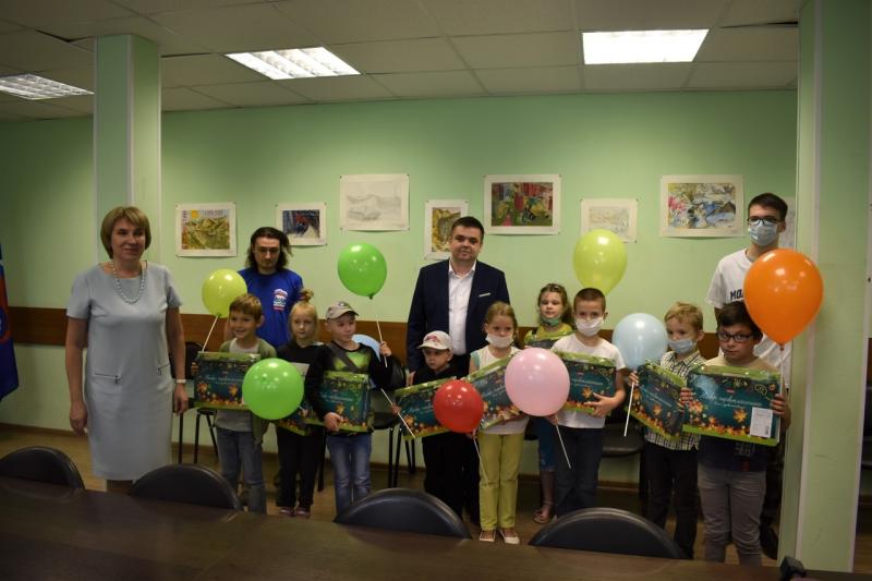 В Щёлково стартовала благотворительная акция «Собери ребёнка в школу» в рамках партийного проекта "Крепкая семья"