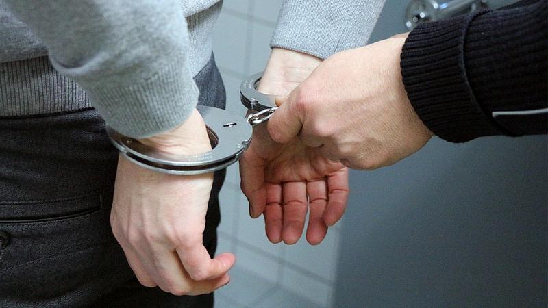 В центре столицы оперативники задержали подозреваемых в грабеже