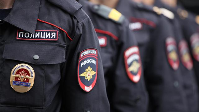 Члены Общественного совета при ГУ МВД России по г. Москве и при УВД по ЦАО совместно с сотрудниками полиции Центрального округа в рамках акции «Помоги пойти учиться» посетили две семьи