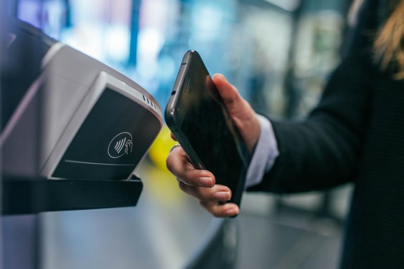 РГС Банк подключил бесконтактную оплату в мобильном банке с помощью сервисов Mir Pay и Samsung Pay