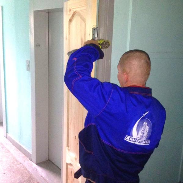 Подразделение Алексея Максименко выполнило замену тамбурных дверей