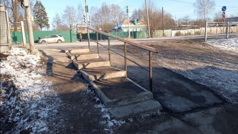 В Истре установили лестничный проход к пешеходном переходу через Волоколамское шоссе