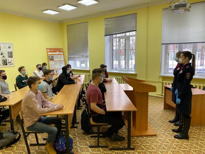 Сотрудники Госавтоинспекции Новой Москвы провели правовой урок безопасности