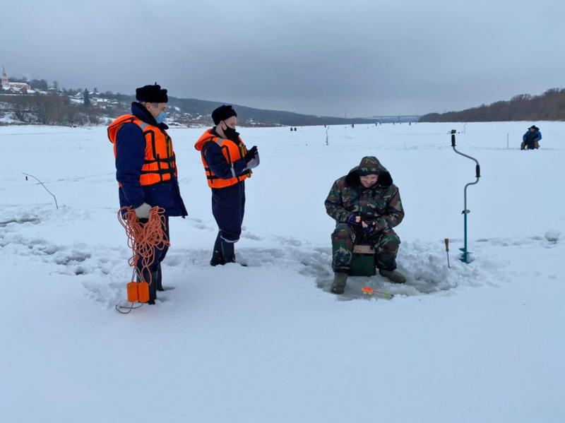 Спасатели ГКУ МО «Мособлпожспас» выявили 21 водоем с опасной толщиной льда