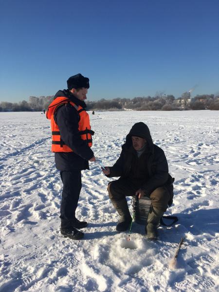 Спасатели ГКУ МО «Мособлпожспас» напоминают правила безопасного поведения на льду