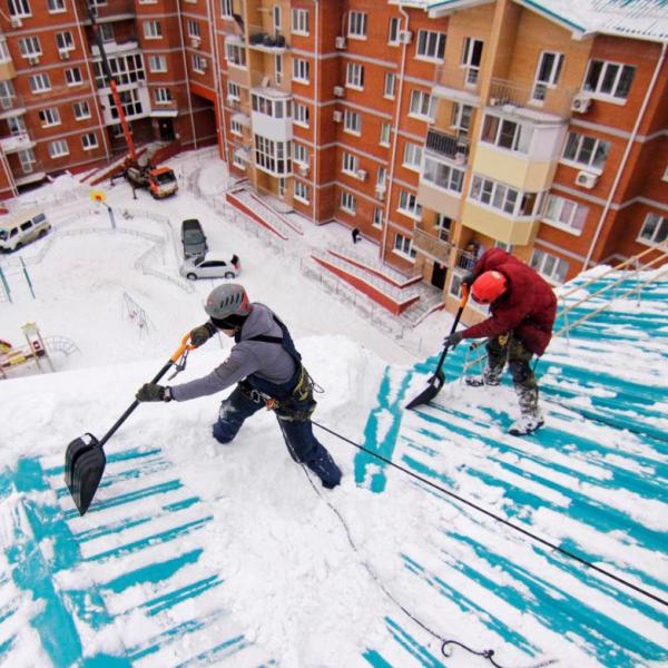 Активисты «Единой России» проверят качество уборки снега с крыш домов и прилегающих территорий