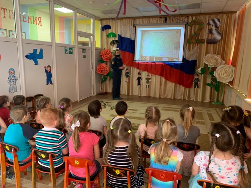 Урок ОБЖ провели работники пожарно-спасательного отряда №302
