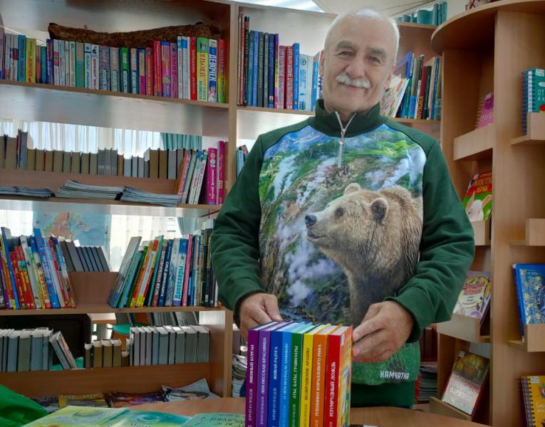 Тысячу книг подарит библиотекам Подмосковья писатель из Реутова