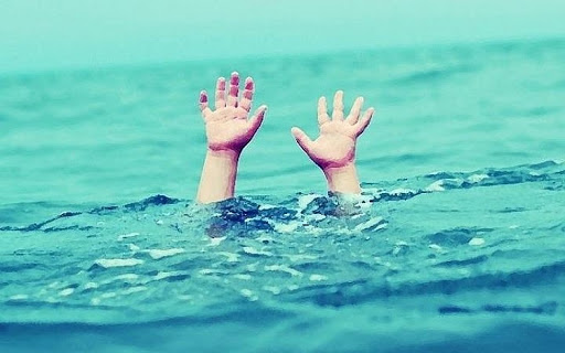 Никогда не выпускать из виду детей во время купания и отдыха на пляже!