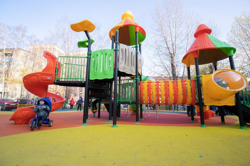 Семь детских площадок заменят в Реутове до конца года