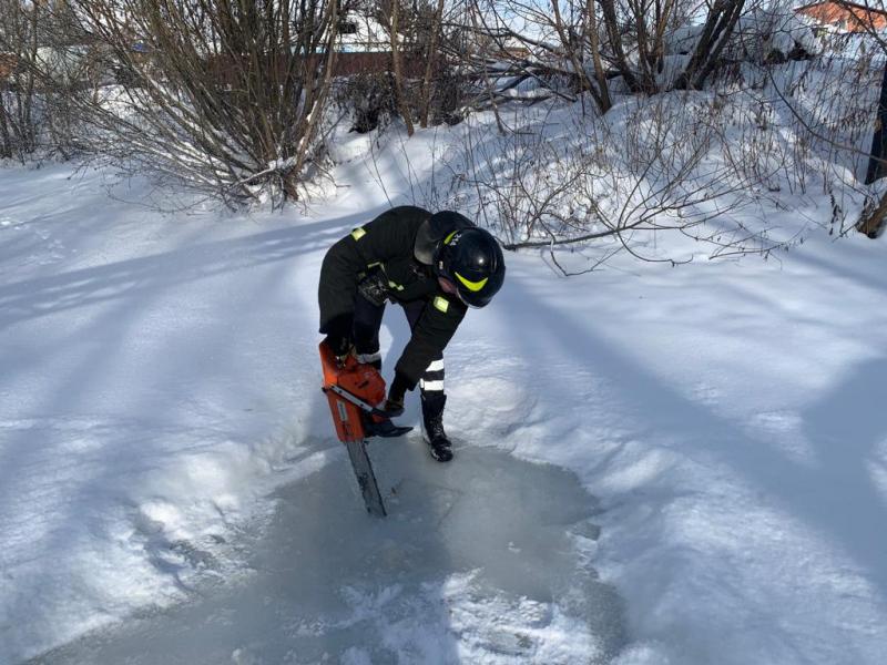 Спасатели предупреждают: мороз - не показатель крепкого льда