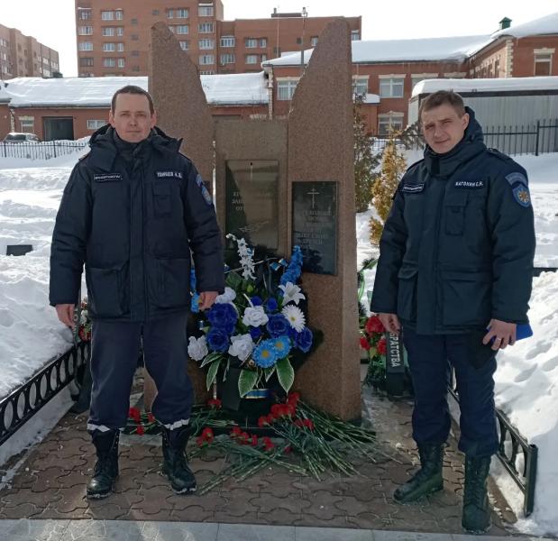 Спасатели ПСЧ-217 ГКУ МО «Мособлпожспас» почтили память воинов-интернационалистов