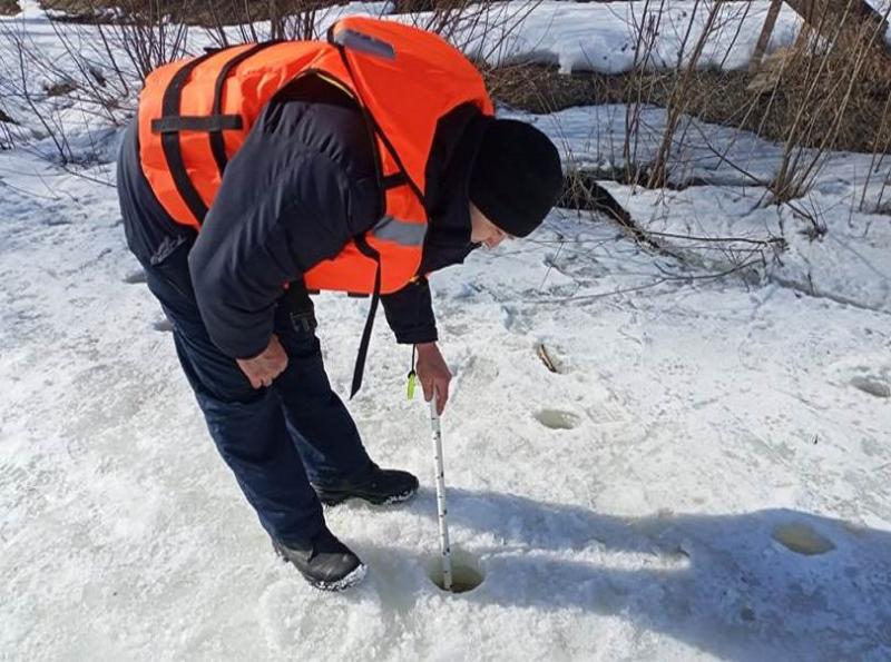 Спасатели ГКУ МО «Мособлпожспас» напомнили рыбакам об обманчивости весеннего льда