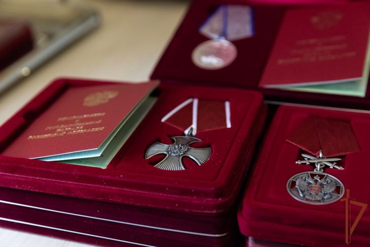 Генерал-полковник Виктор Стригунов вручил государственные награды росгвардейцам, отличившимся в ходе специальной военной операции