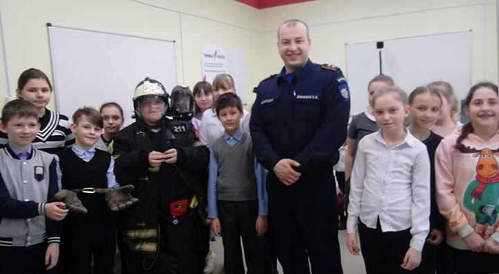 Огнеборцы ГКУ МО «Мособлпожспас» провели урок безопасности для школьников Талдома