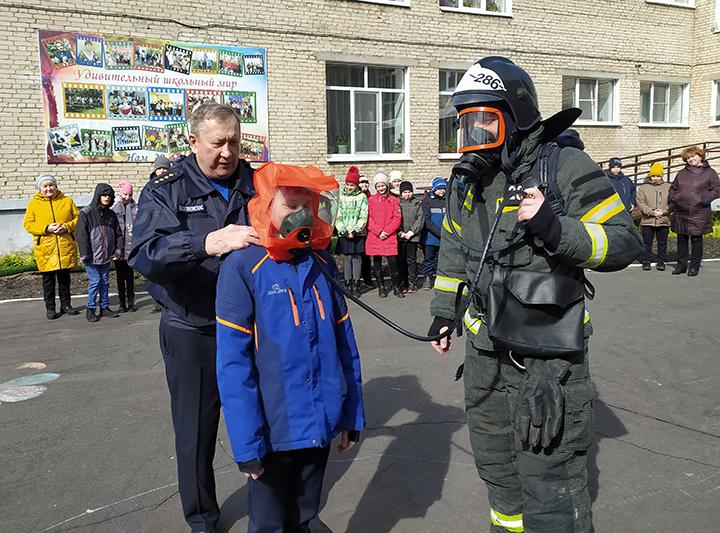 Пожарные ГКУ МО «Мособлпожспас» провели урок безопасности для детей Шатурского дома-интерната
