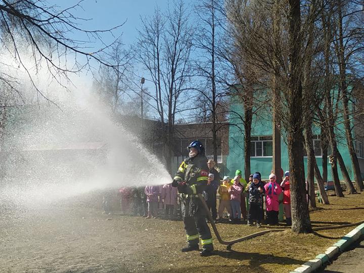 Пожарные ГКУ МО «Мособлпожспас» провели урок безопасности для дошкольников