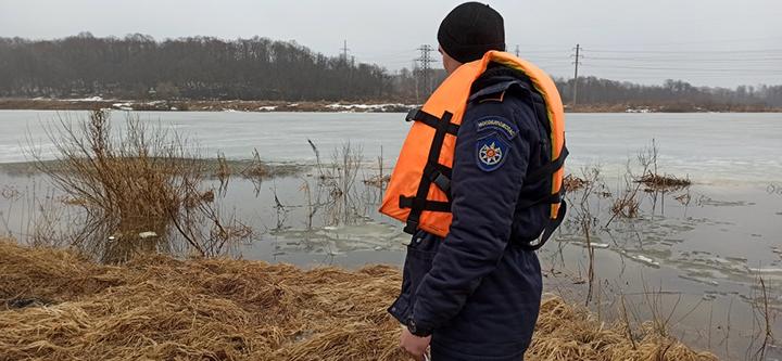 Спасатели ГКУ МО «Мособлпожспас» напомнили жителям Подмосковья об опасности тонкого льда