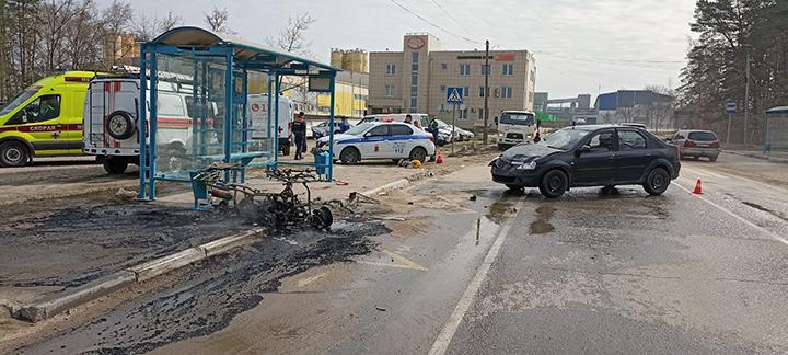 Работники ГКУ МО «Мособлпожспас» потушили загоревшийся после ДТП квадроцикл