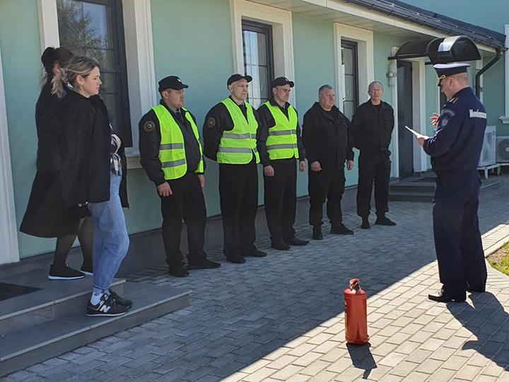 Работники ОП ПСЧ-237 ГКУ МО «Мособлпожспас» провели занятие на противопожарную тематику с администрацией коттеджного поселка