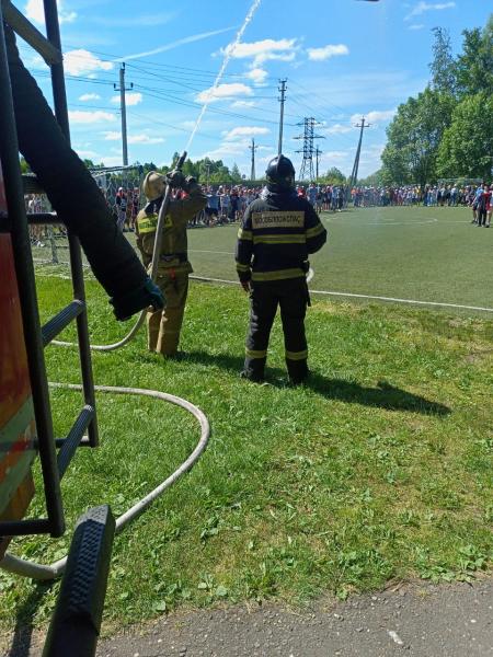 Занятия по пожарной безопасности в истринском детском лагере провели работники ГКУ МО «Мособлпожспас»