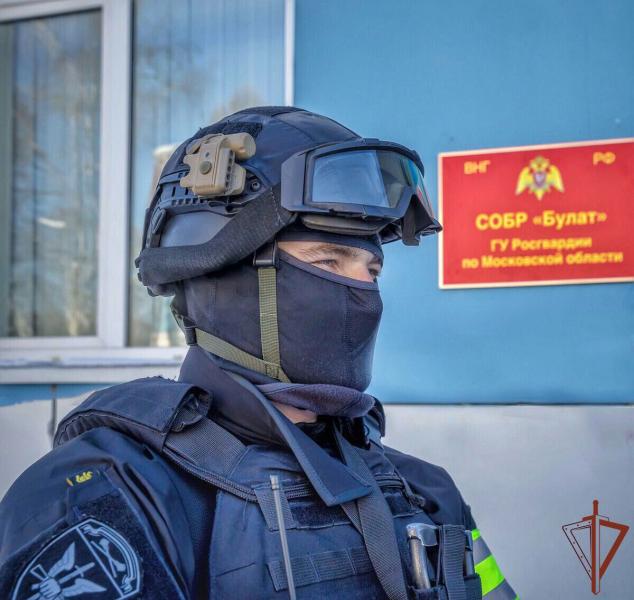 Подозреваемого в мошенничестве мужчину задержал спецназ Росгвардии в Подмосковье