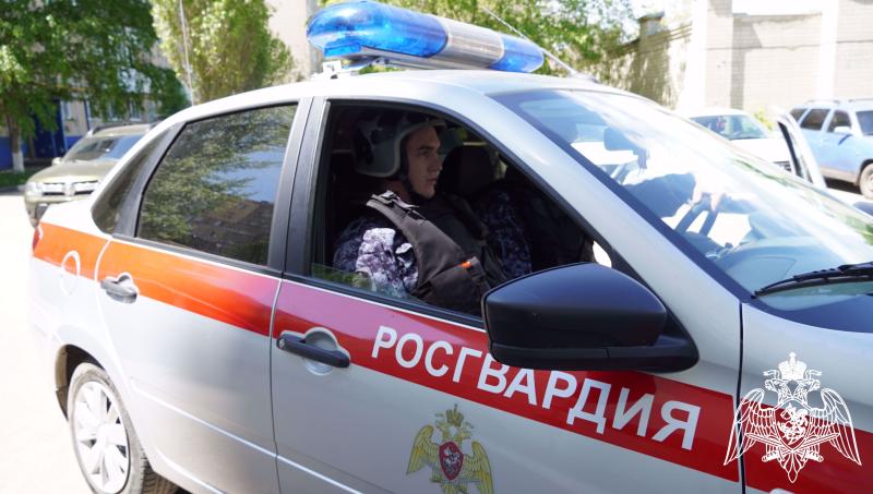 В Саратовской области сотрудники Росгвардии задержали гражданина, находившегося за рулём в состоянии алкогольного опьянения