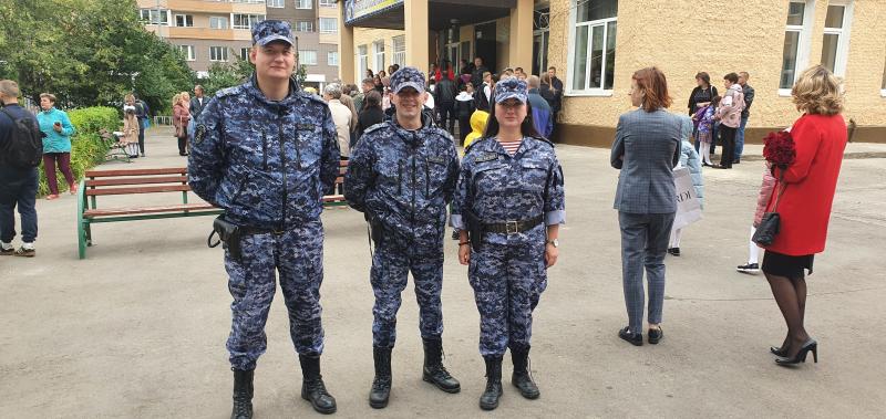 В Солнечногорске сотрудники Росгвардии обеспечили общественный порядок и безопасность в День знаний.