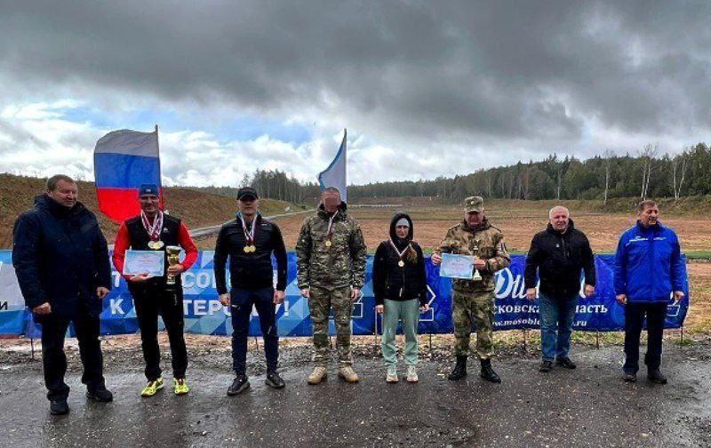 Сотрудники Росгвардии из Подмосковья завоевали призовые места в соревнованиях по служебному биатлону