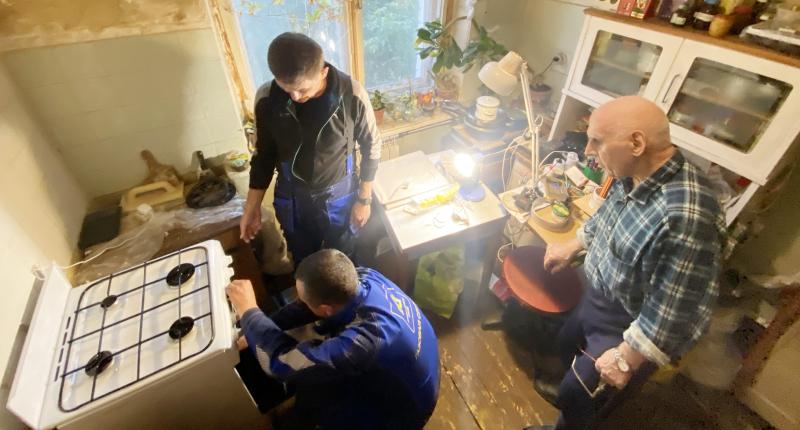 Кухонную плиту установили ветерану в Реутове в рамках программы газовой безопасности