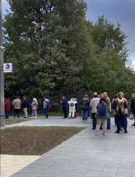 Жители встали в огромную очередь, чтобы обменять лишний вес на деньги в Красногорске