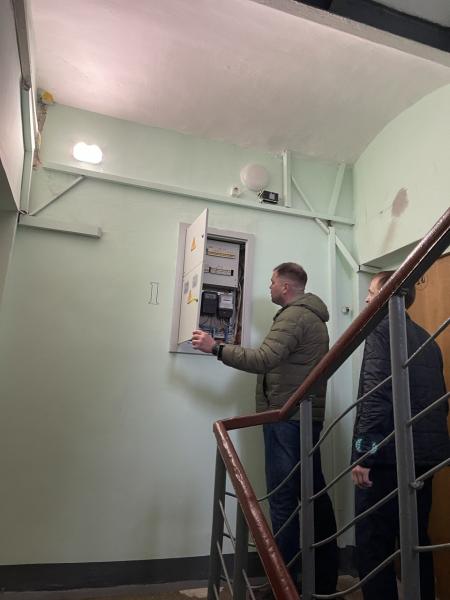 Генеральный директор "ТКРОС" Захаров Д.С. проверил выполнение работ по капитальному ремонту дома.