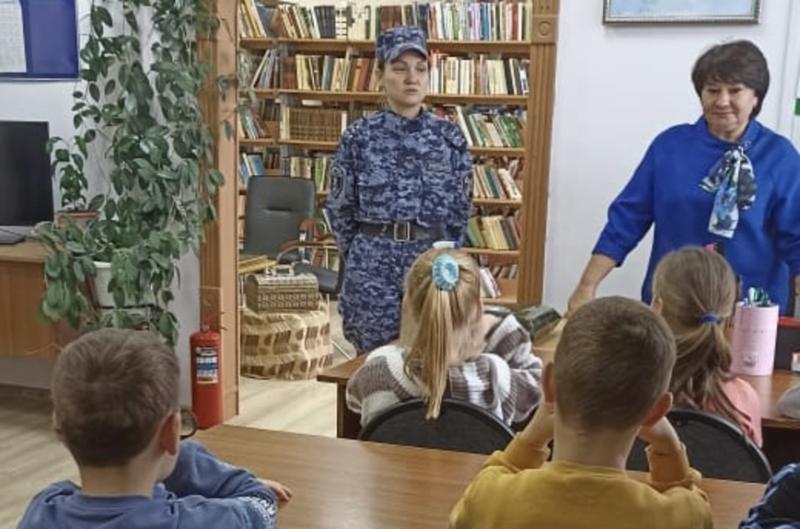 Волоколамские росгвардейцы провели урок мужества в Болычевском отделении Волоколамского библиотечного центра