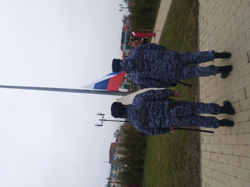 Торжественное поднятие Российского Флага в преддверии Дня народного единства