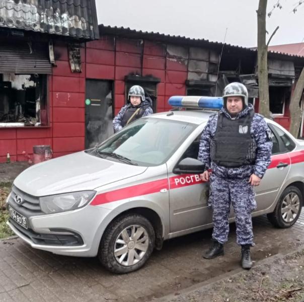 Росгвардейцы обеспечили безопасность граждан во время пожара в Подольске