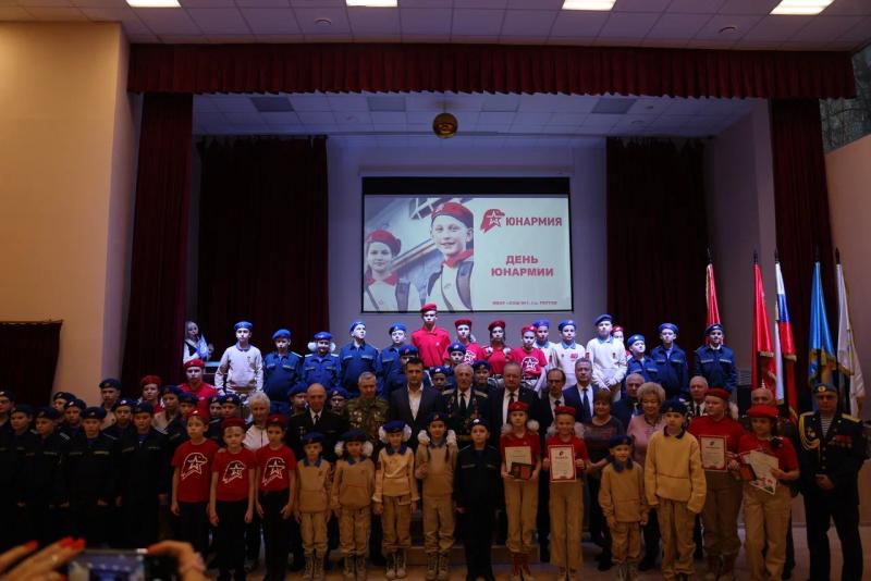 28 школьников Реутова в торжественной обстановке в присутствии главы города принесли клятвы быть патриотами