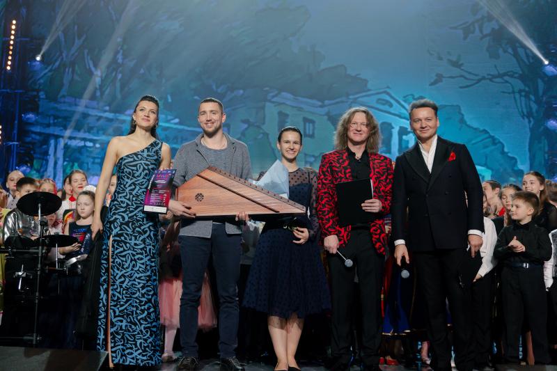 Девочка из подмосковного Красногорска взяла Гран-При на конкурсе "МиР-музыка и развитие"