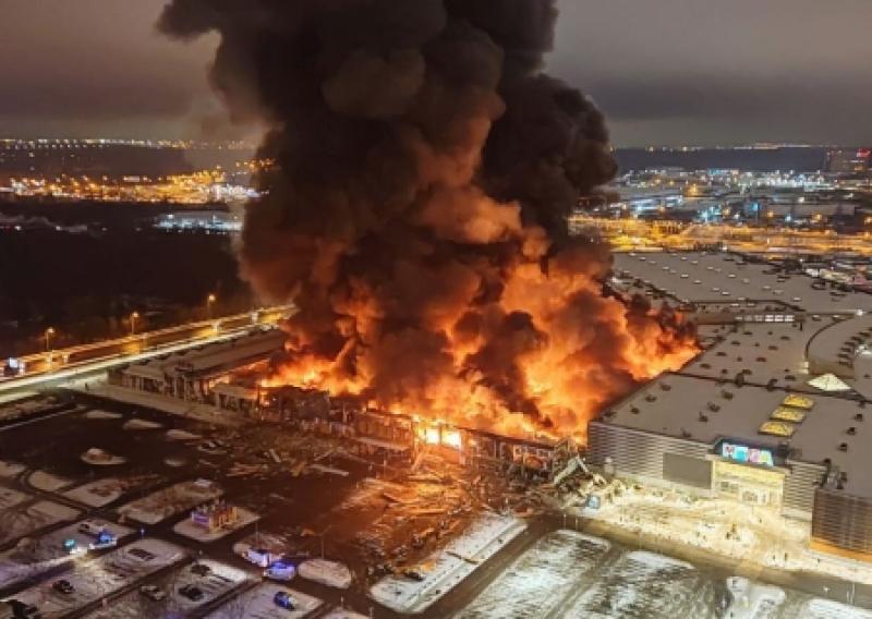 Площадь пожара в ТЦ «Мега Химки» достигла семи тысяч квадратных метров