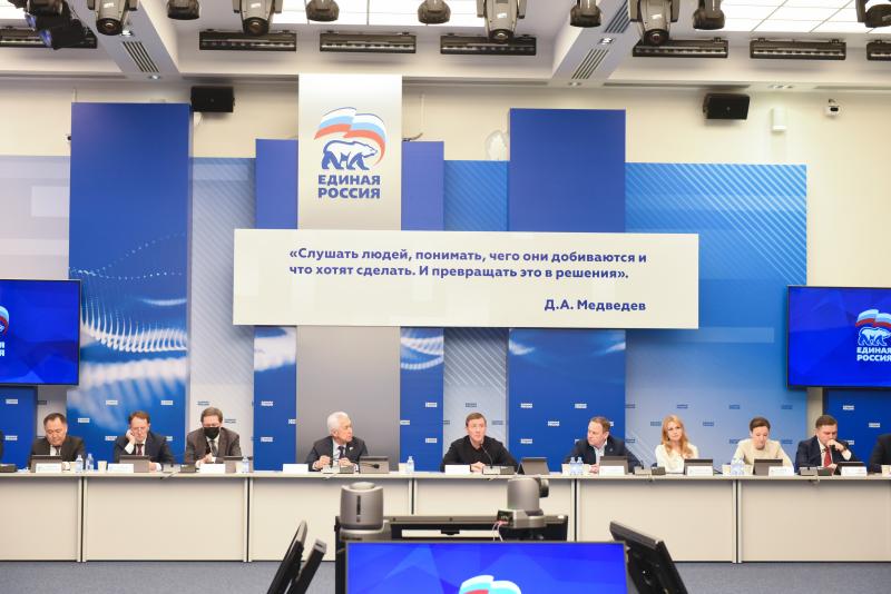 Поддержка участников СВО и семей с детьми: «Единая Россия» подвела итоги законодательной работы в 2022 году