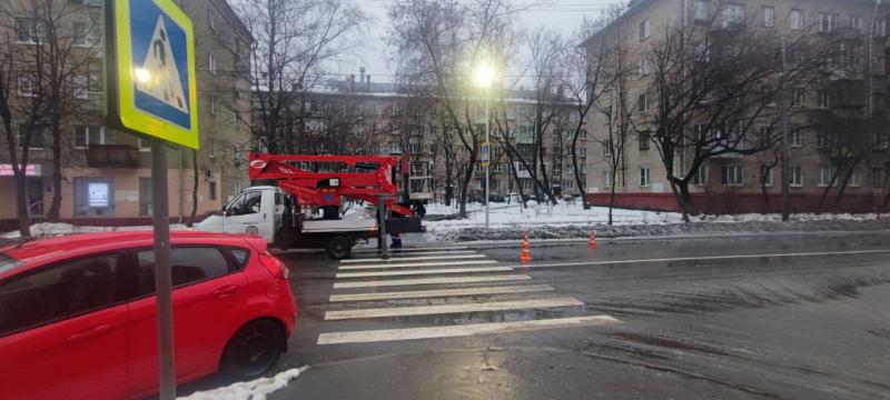 В Королёве продолжают обустраивать пешеходные переходы направленной подсветкой