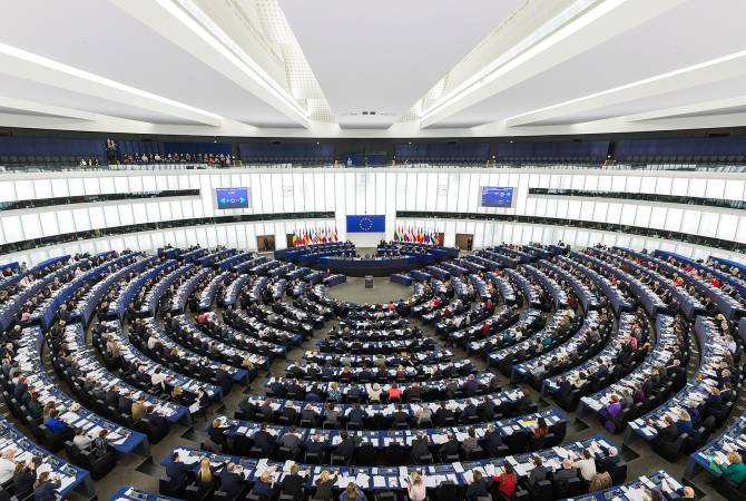 СРОЧНО: Европарламент требует немедленного восстановления свободного передвижения по Лачинскому коридору