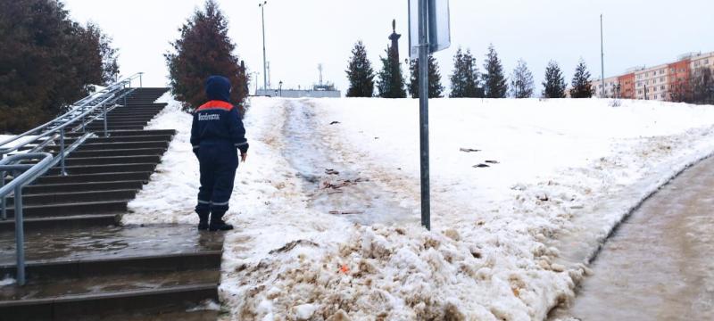 Спасатели ГКУ МО «Мособлпожспас» рассказали подмосковным жителям о последствиях спусков с опасных горок
