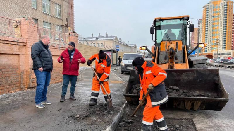 Кирилл Кудряшов лично проверил качество проведения работ по ямочному ремонту на одной из самых оживленных улиц города-ул.Пионерская