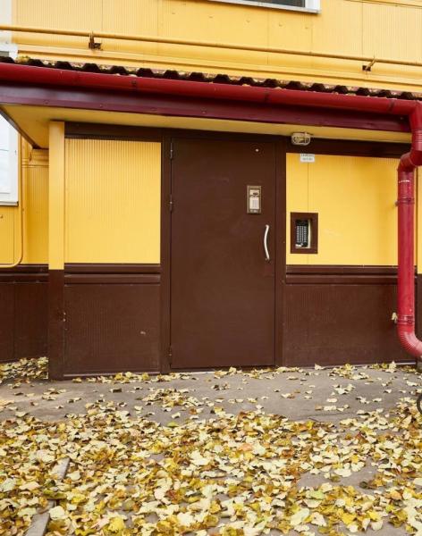 Замена входных дверей в подъездах домов при капитальном ремонте многоквартирного дома